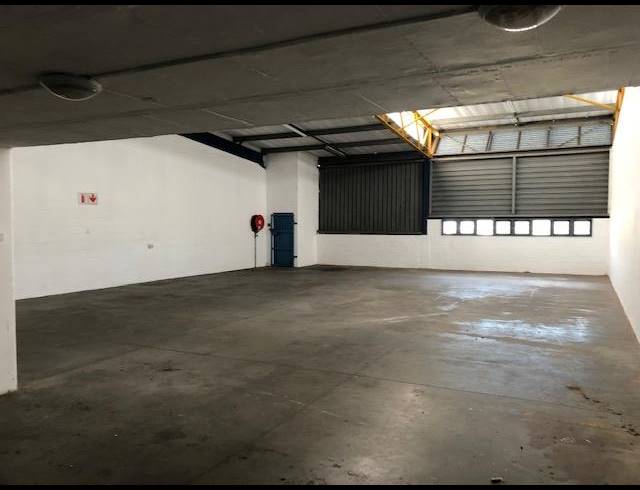 334M² MINI FACTORY TO LET IN RED HILL